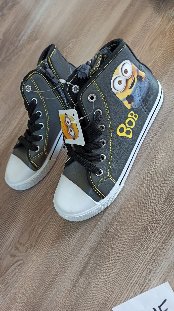 Baskets lacets minions garçon 32 neuve - photo numéro 2