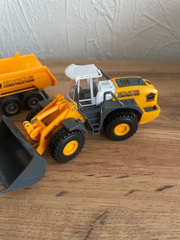 Lot de petites voitures de construction - tractopelle + camion - photo numéro 2