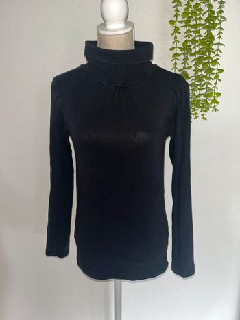 Très jolie pull à Cole roulé petite fille