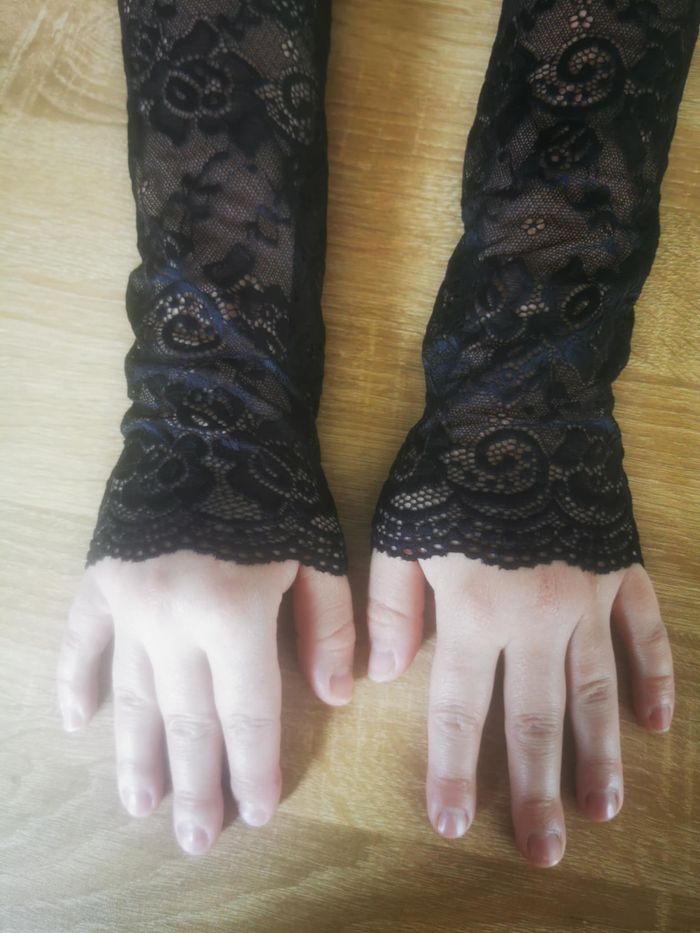 Paire de manche dentelle **N E U F ** noir élégant gant tendance punk vintage - photo numéro 2