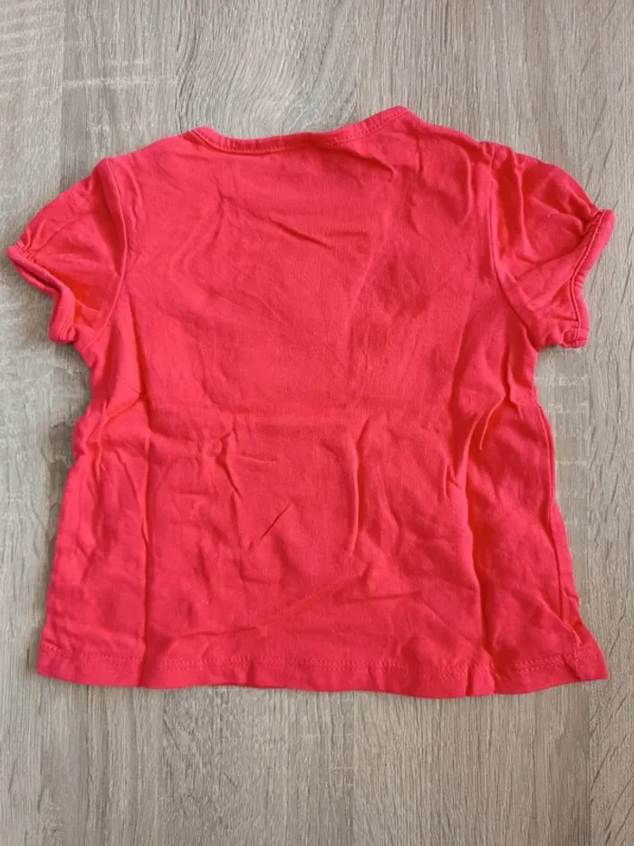 Ensemble haut t-shirt rouge et short noir bébé fille 6 mois Kiabi - photo numéro 3