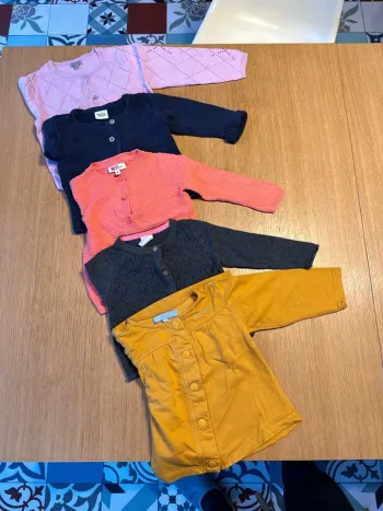 Lot de 5 gilets 18/24 mois