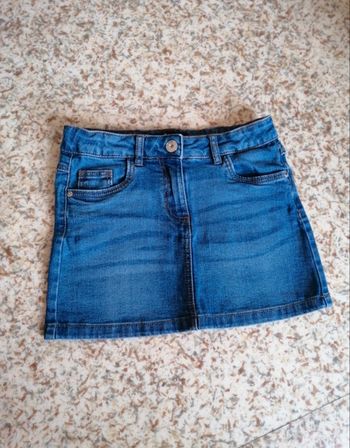 Jupe en jean pour fille très bon état taille 6 ans couleur bleu