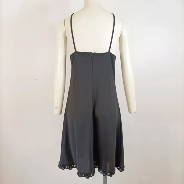 Robe noire fluide à fines bretelles - Décolleté cœur & dentelle fleurs taille M estimée A666 - photo numéro 6