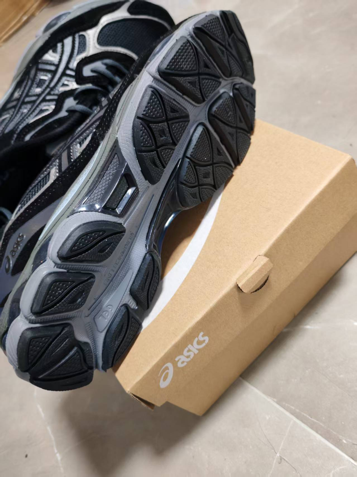 Asics GEL-NYC  noir taille 40.5 - photo numéro 6