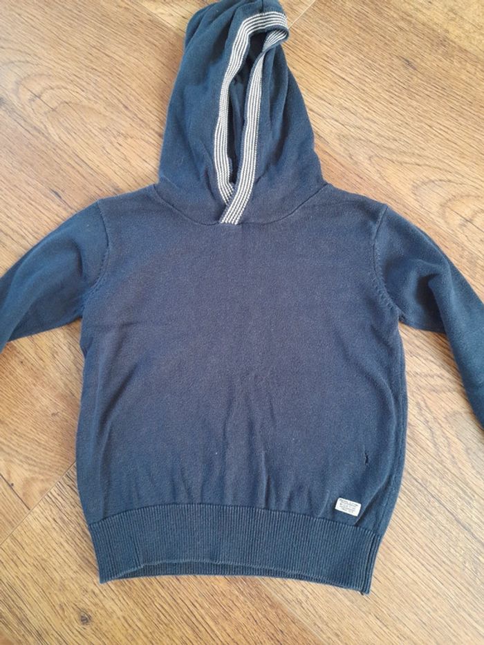 Pull léger avec capuche 4 ans