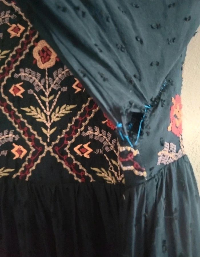 Robe Zara , fleurs Brodées taille S - photo numéro 4