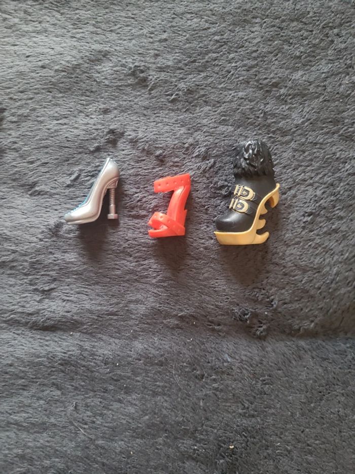 Chaussures monster High dépariées - photo numéro 2