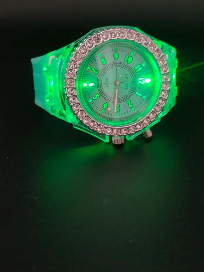 Montre verte fluo, argenté style casino - photo numéro 7