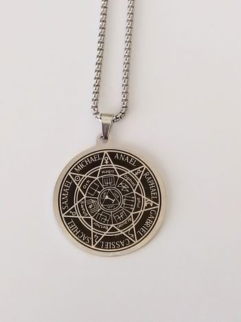 Chaîne + pendentif religieux