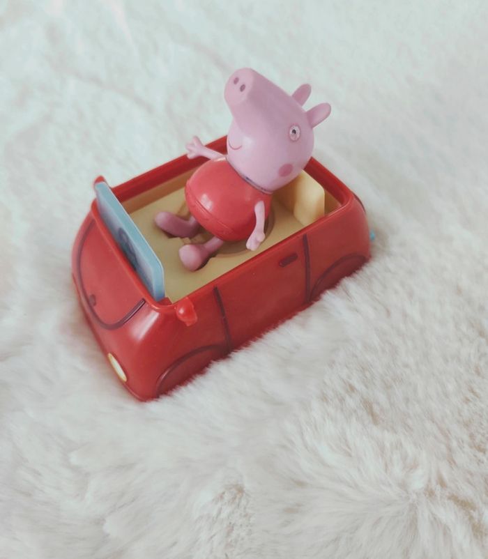 Peppa pig + voiture Peppa - photo numéro 3