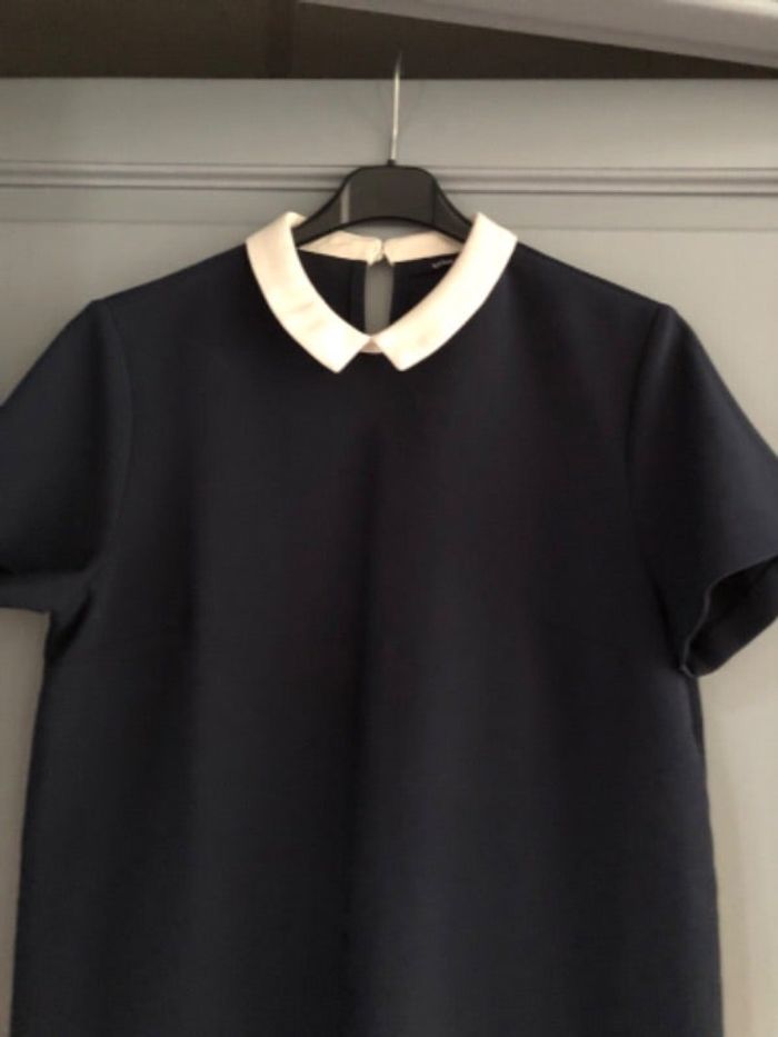 Robe marine et blanche