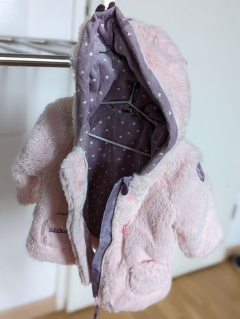 2 vestes fille 6 mois -trèsorc bon état