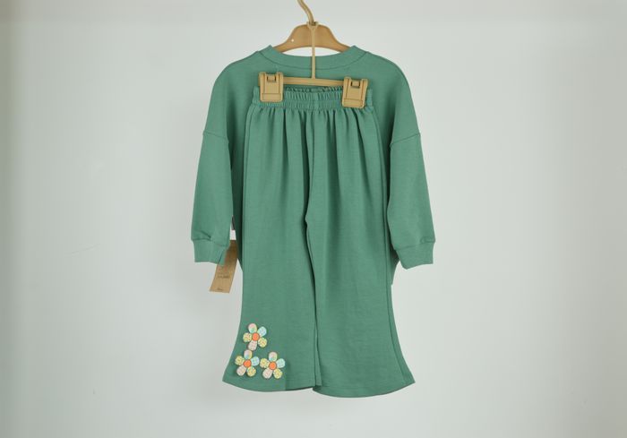 Ensemble Fille 5 Ans Élégant – Sweat Fleurs Relief & Pantalon Évasé Moderne - photo numéro 8