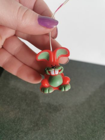 Lapin rouge porte-clés Kinder figurine