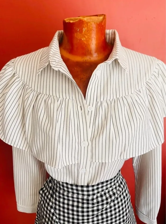 Magnifique chemise blanche à fines rayures - photo numéro 3