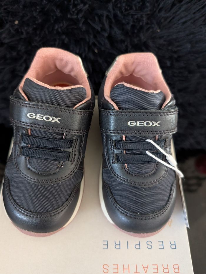 Baskets fille. Taille 22. Semelle intérieure en cuir. Neuf. Geox - photo numéro 5