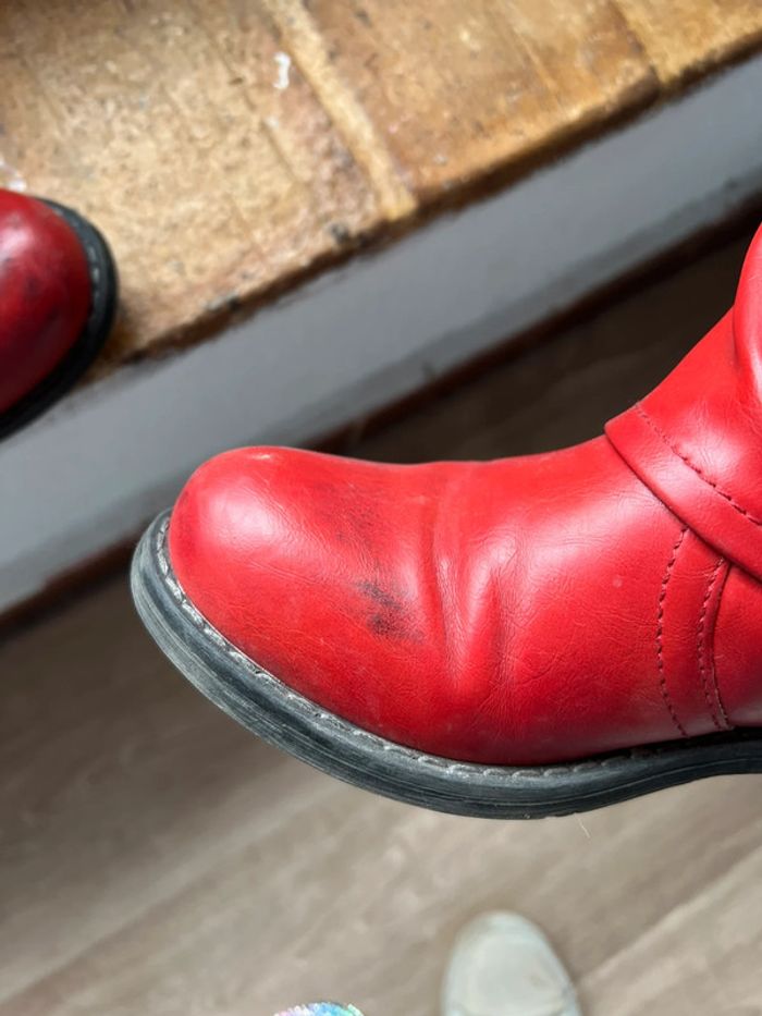 Bottines rouges aspect vieillis - photo numéro 4