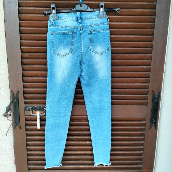 Vends 2 jeans fille slim, taille 8 ans - photo numéro 2