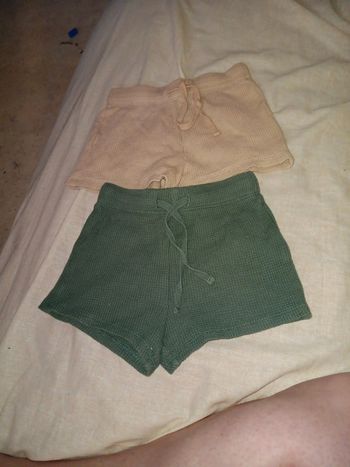Lot 2 shorts en gaze de coton  12 mois kiabi pas de vinted go