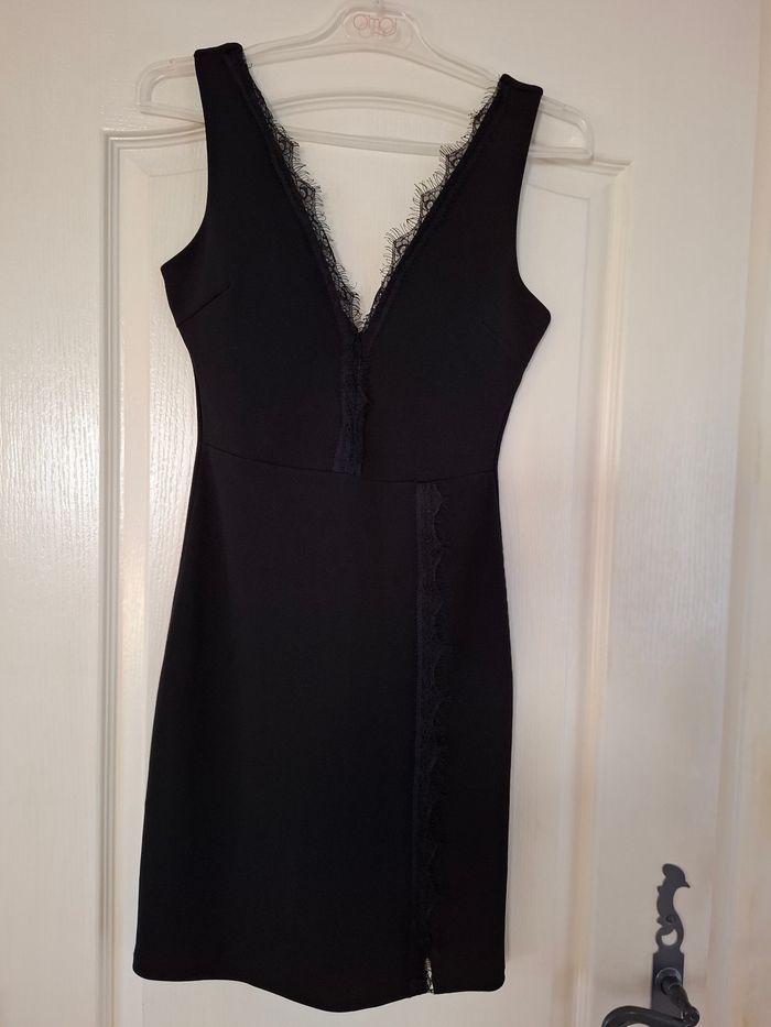 Belle Robe noire V à dentelle neuve - photo numéro 10
