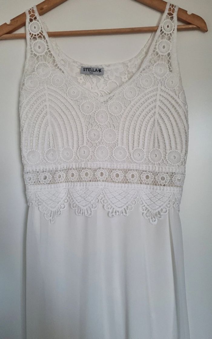 Robe blanche à bretelles en crochet et dentelle - photo numéro 2