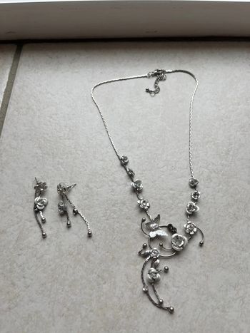 Collier + boucles d’oreilles