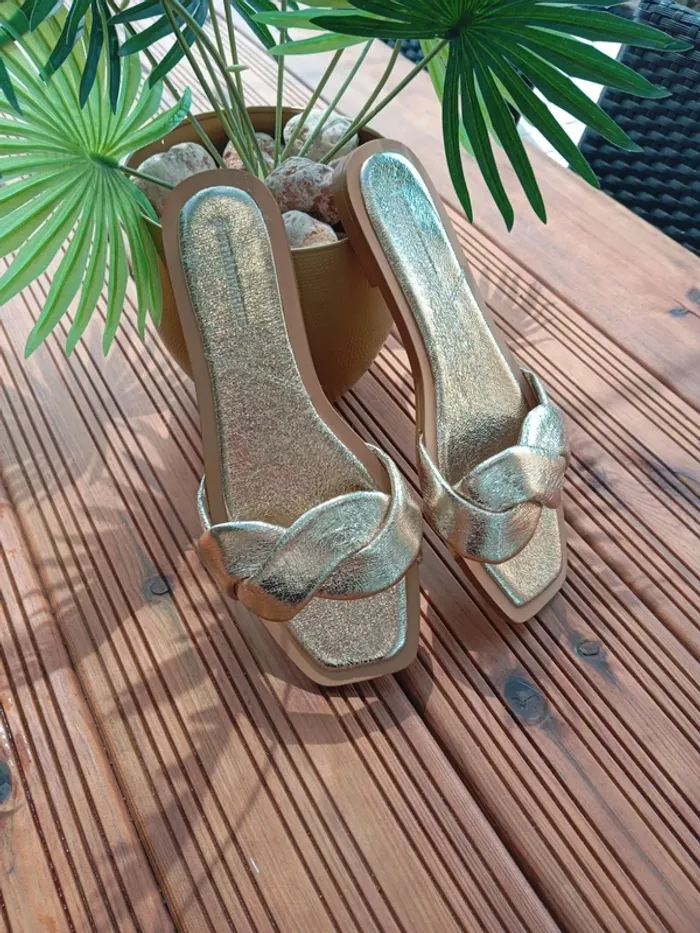 Mules dorées