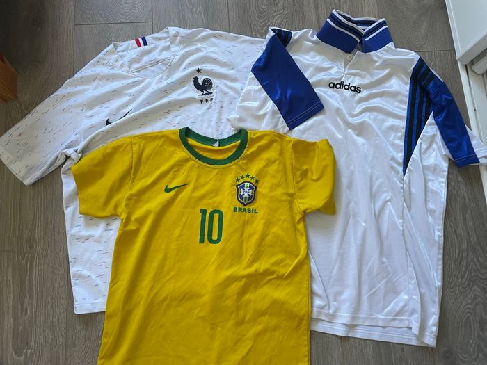 À vendre en l’état 3 maillots de football - photo numéro 3