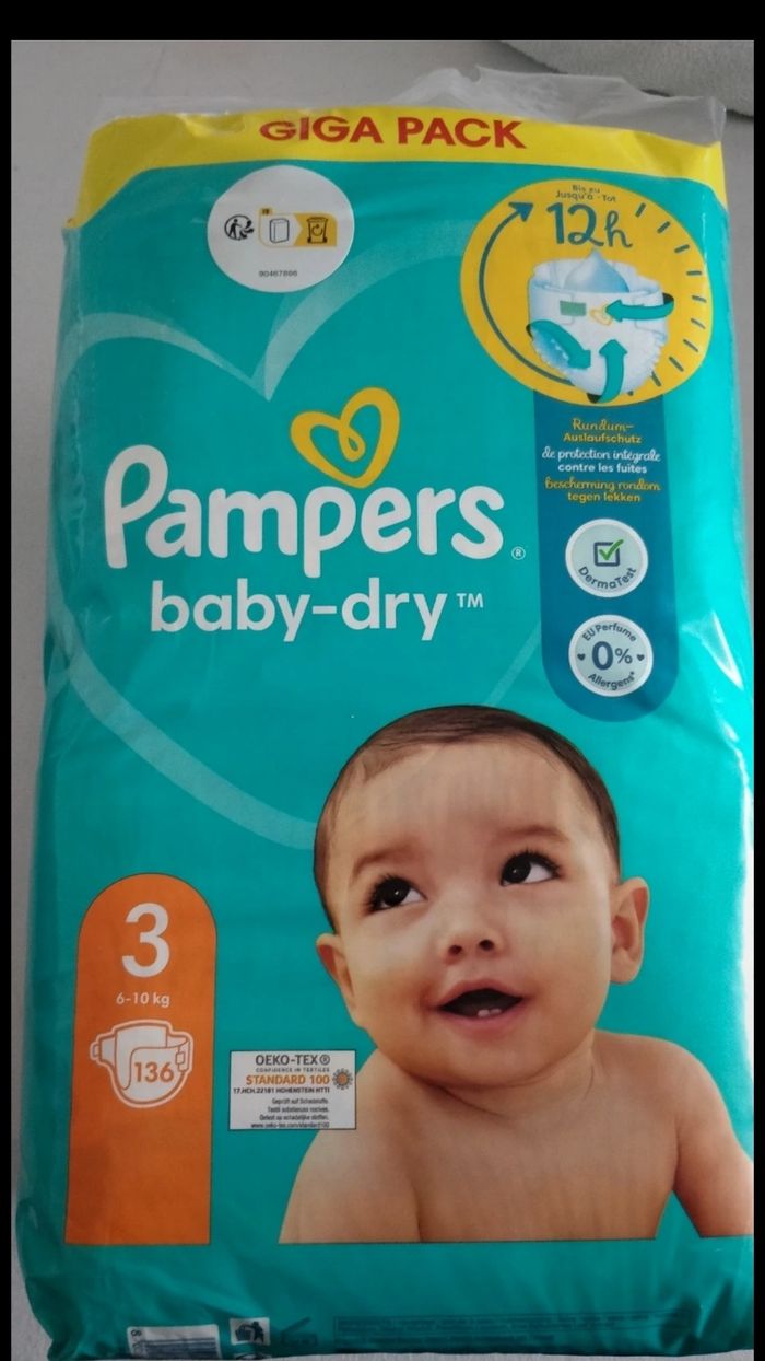 Pampers baby dry Taille 3 136 couches