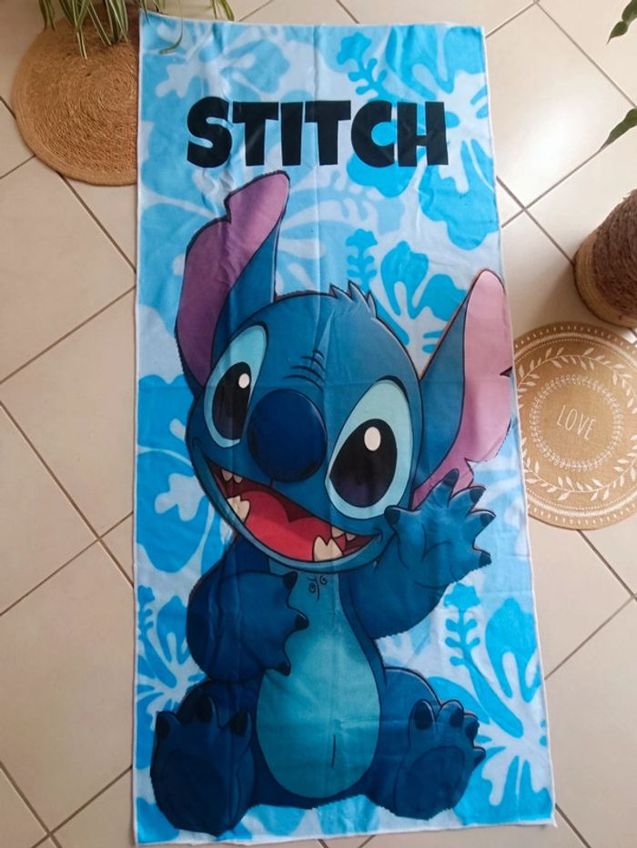 🐼 Drap de bain Stitch neuf - photo numéro 2