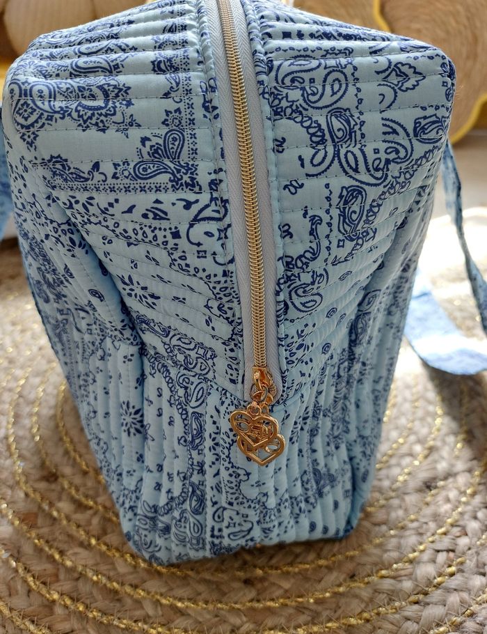 Sac week-end, à langer imprimé bandana bleu La p'tite cachottière - photo numéro 6