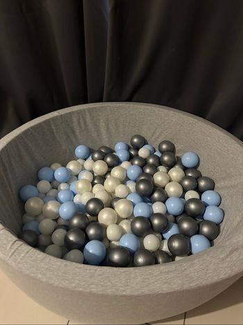 Piscine à balle avec 200 balles