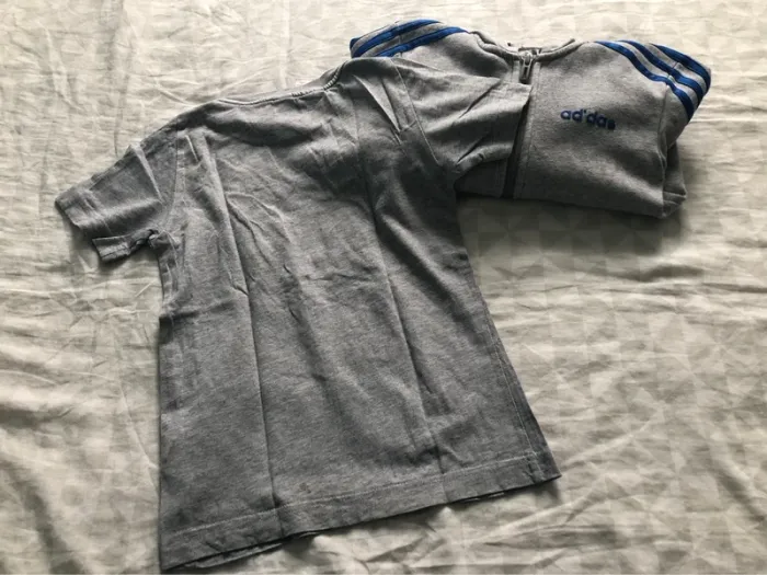 Lot t-shirt et veste adidas 5-6 ans - photo numéro 2