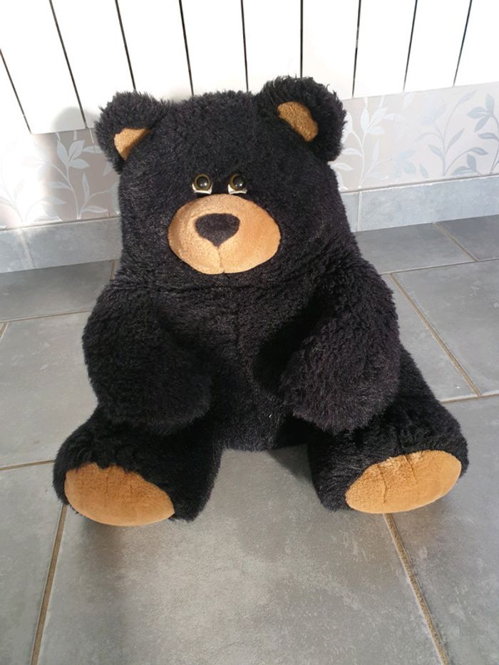 Ours noir en peluche