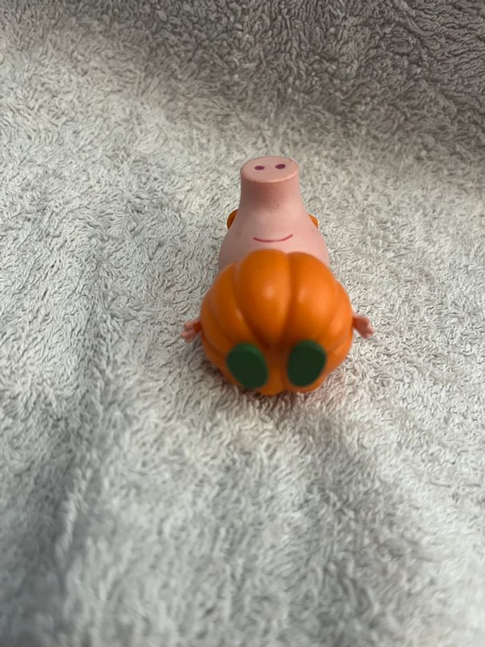 Figurine Georges Pig en citrouille - photo numéro 5