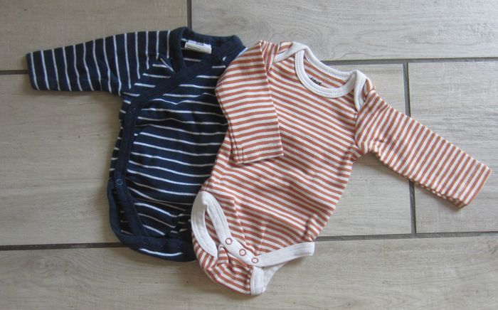 Lot de 2 bodies taille 1 mois