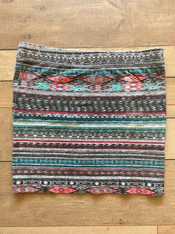 Mini jupe moulante motif ethnique