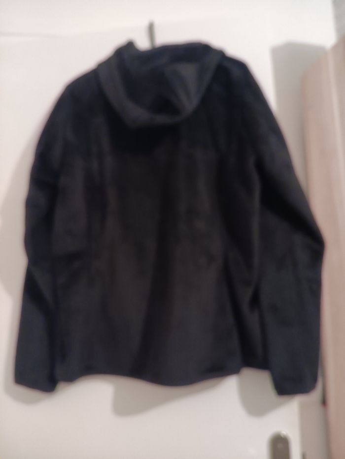 Veste noire polaire  à capuche. - photo numéro 2