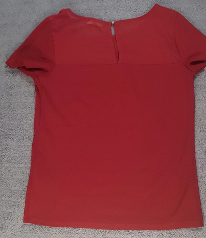 Tee-shirt rouge - photo numéro 3