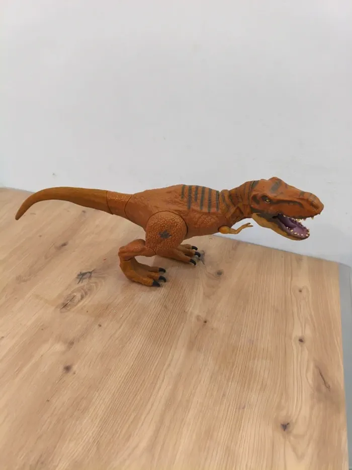 Jurassic world dinosaure T-Rex sonore