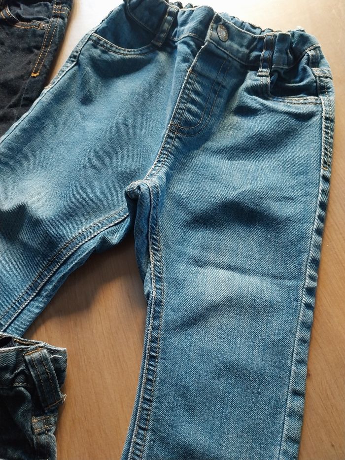 Lot pantalons jeans 2 ans - photo numéro 2