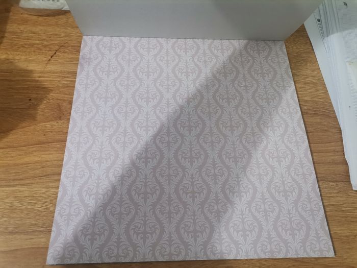 Un bloc de papiers décoratifs “Duo-Design Papier – Hintergründe” (Ideen mit Herz)
Format 25 × 25 cm, 250 g/m², 20 feuilles, impressions recto/verso. - photo numéro 2