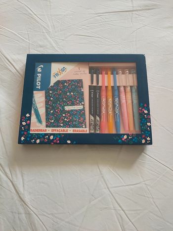 Pilot-FriXion - mon P'tit Carnet avec ses 8 stylos friXion