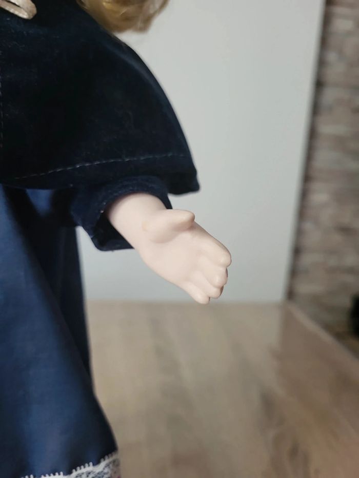Poupée en porcelaine - photo numéro 6