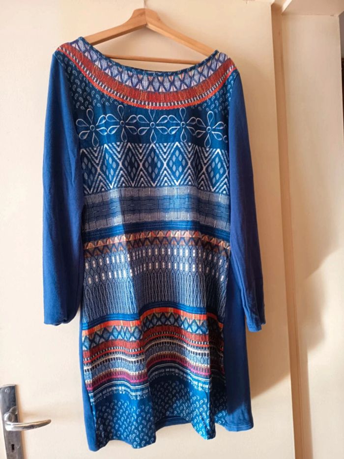 Robe manches longues. Demi saison.