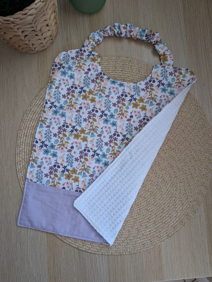 Serviette de cantine lilas fleurie - photo numéro 2