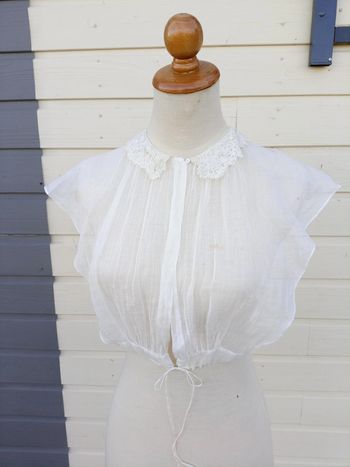 Ancien plastron, devantier en tulle et dentelle