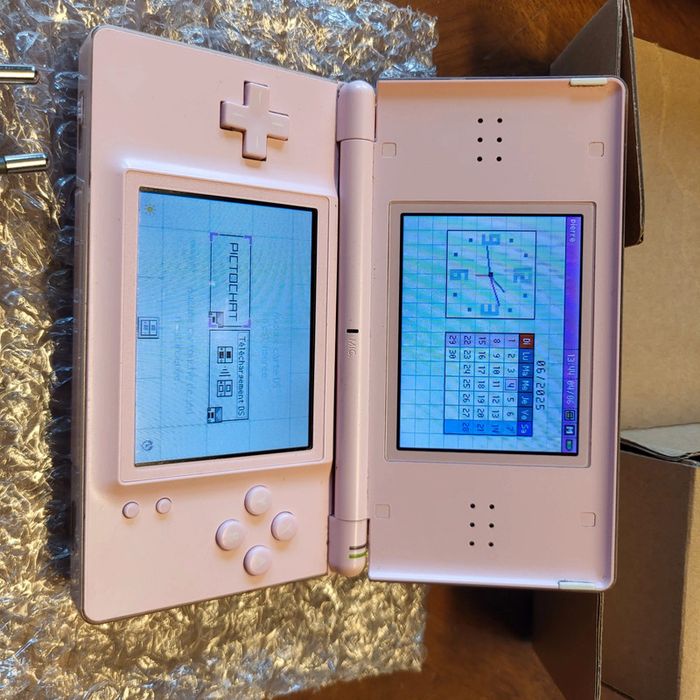 Nitendo Ds lite rose en boite complète - photo numéro 3