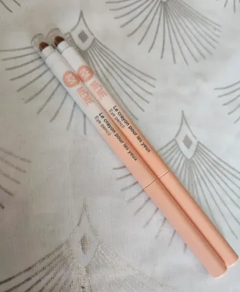 2 crayons pour les yeux avec pinceau estompeur